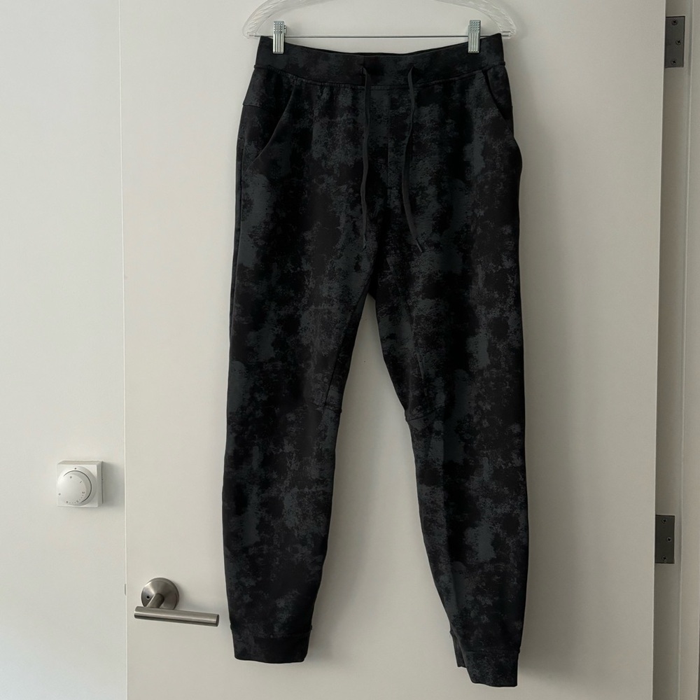 Lululemon Mens Joggers Gray Camo ABC Sweatpants Zip Pockets Loungewear - Size M